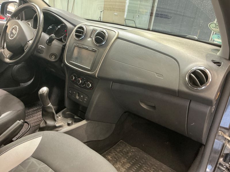 Dacia Sandero 0.9 TCe Stepway Prestige 2015 – снимка 22