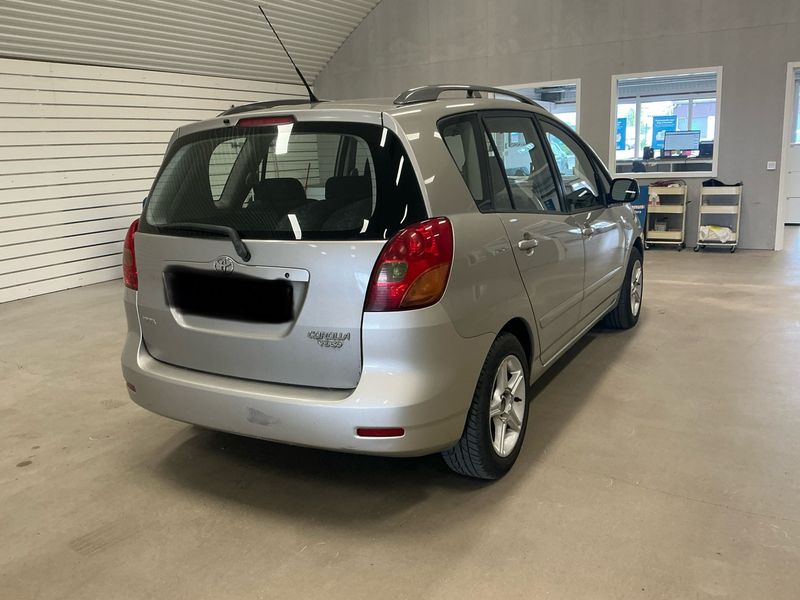 Toyota Corolla Verso 1.6 2003 – снимка 2