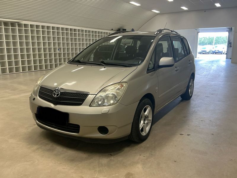 Toyota Corolla Verso 1.6 2003 – снимка 1
