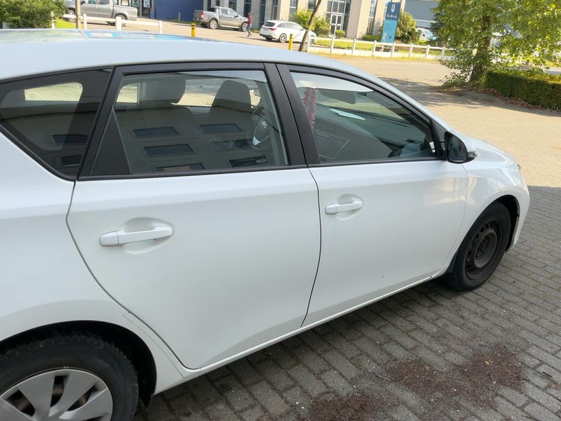 Toyota Auris 1.4 Turbodiesel Basis 2014 – снимка 10