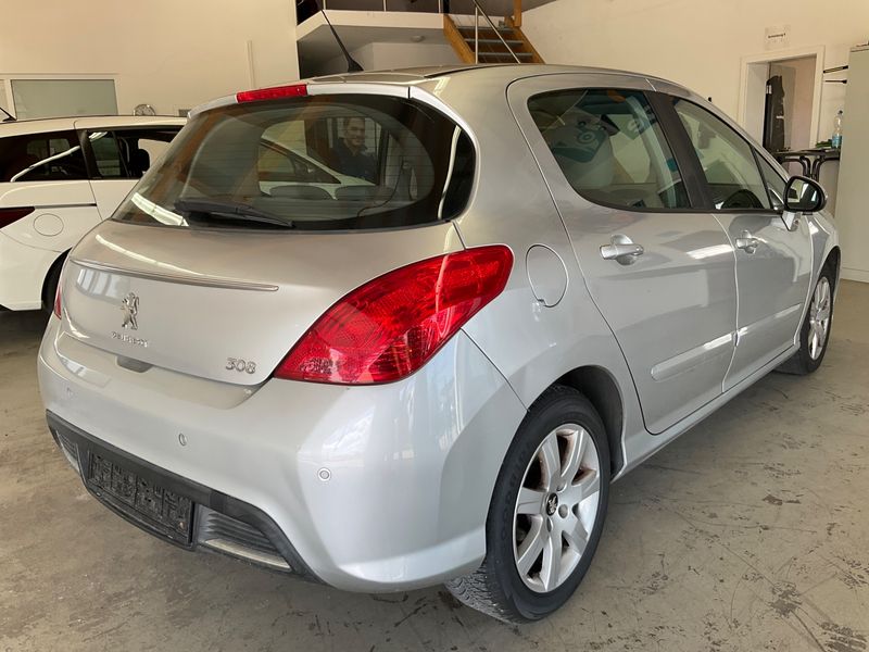 Peugeot 308 1.6 THP Active 2012 – снимка 2