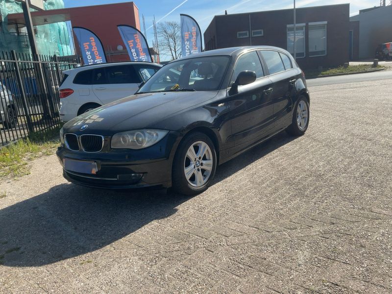 BMW 1er 116d 2011 – снимка 2