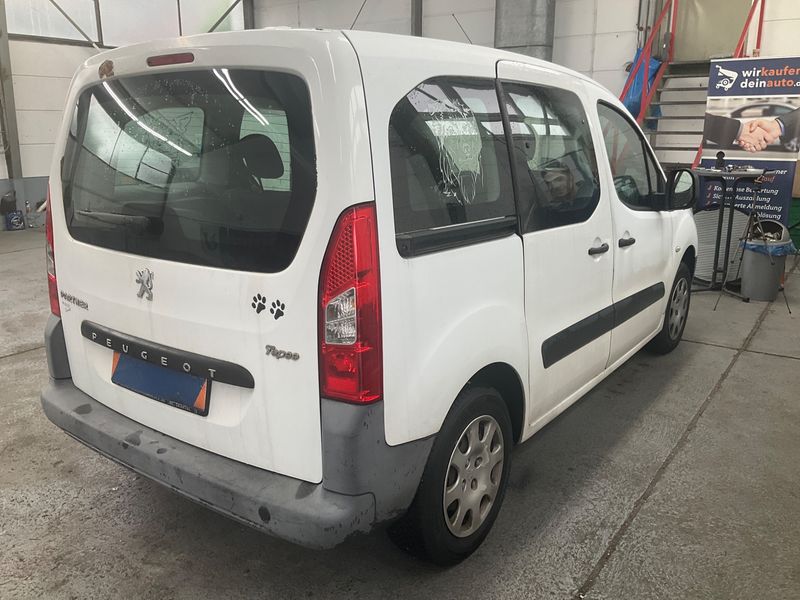 Peugeot Partner 1.6 Esplanade 2010 – снимка 2