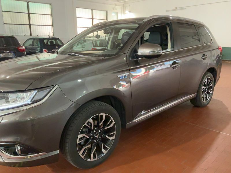 Mitsubishi Outlander 2.0 PHEV Instyle Diamond 4WD 2018 – снимка 2