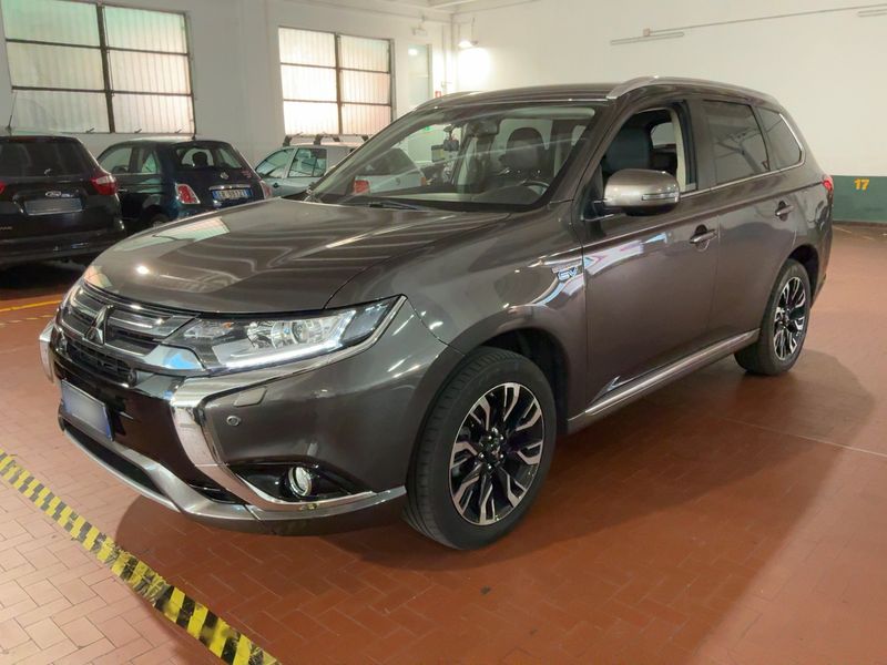 Mitsubishi Outlander 2.0 PHEV Instyle Diamond 4WD 2018 – снимка 1