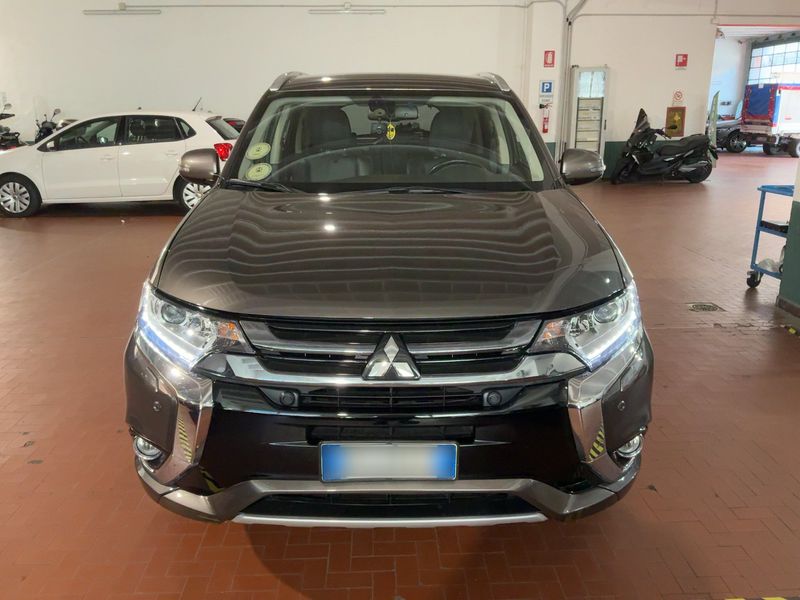 Mitsubishi Outlander 2.0 PHEV Instyle Diamond 4WD 2018 – снимка 14