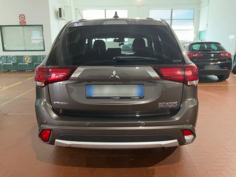 Mitsubishi Outlander 2.0 PHEV Instyle Diamond 4WD 2018 – снимка 7