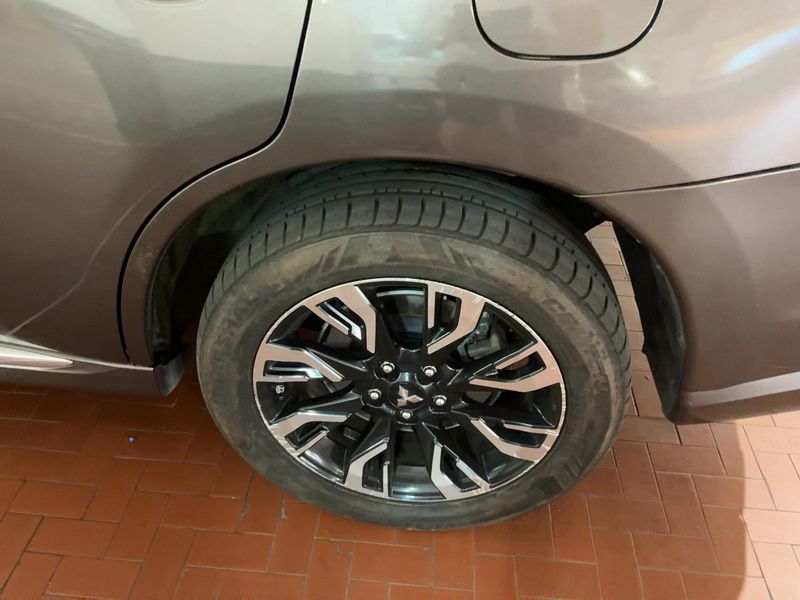 Mitsubishi Outlander 2.0 PHEV Instyle Diamond 4WD 2018 – снимка 5