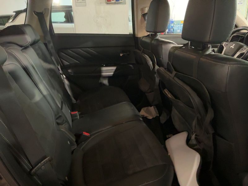 Mitsubishi Outlander 2.0 PHEV Instyle Diamond 4WD 2018 – снимка 19