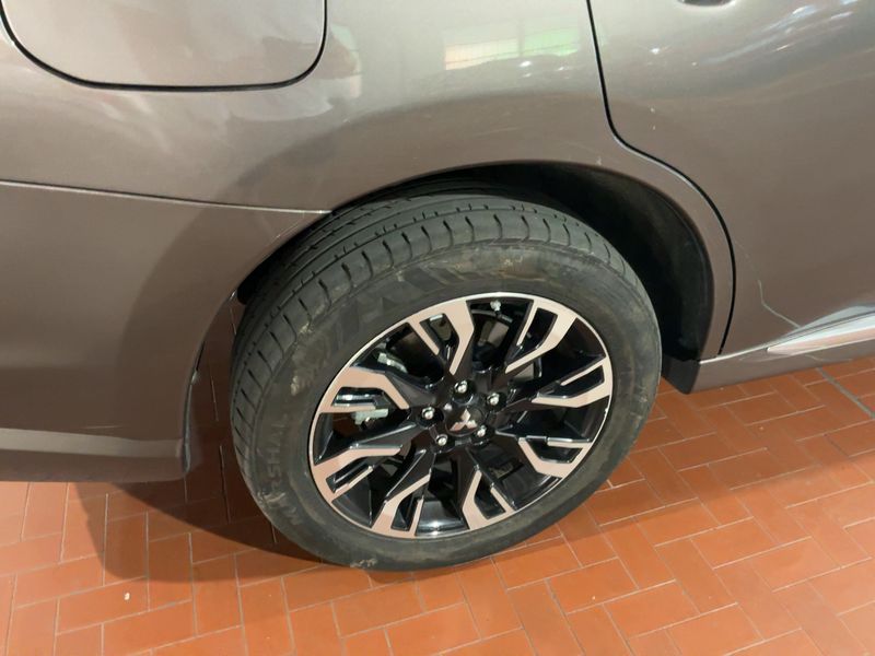 Mitsubishi Outlander 2.0 PHEV Instyle Diamond 4WD 2018 – снимка 9