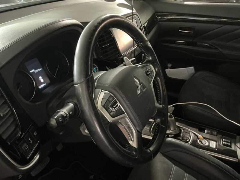 Mitsubishi Outlander 2.0 PHEV Instyle Diamond 4WD 2018 – снимка 22