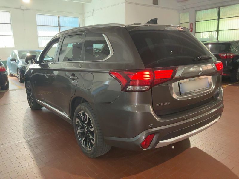 Mitsubishi Outlander 2.0 PHEV Instyle Diamond 4WD 2018 – снимка 6