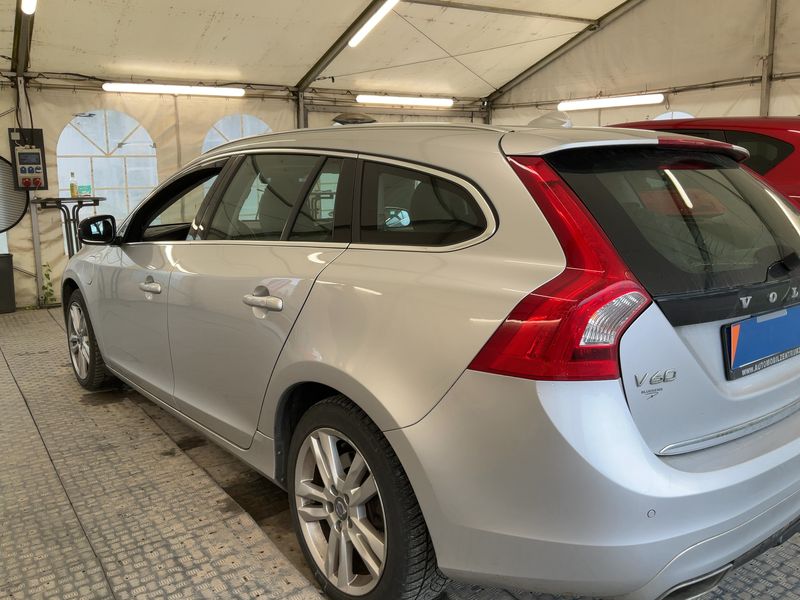 Volvo V60 2.4 D6 Plug-in Hybrid Summum AWD 2015 – снимка 6