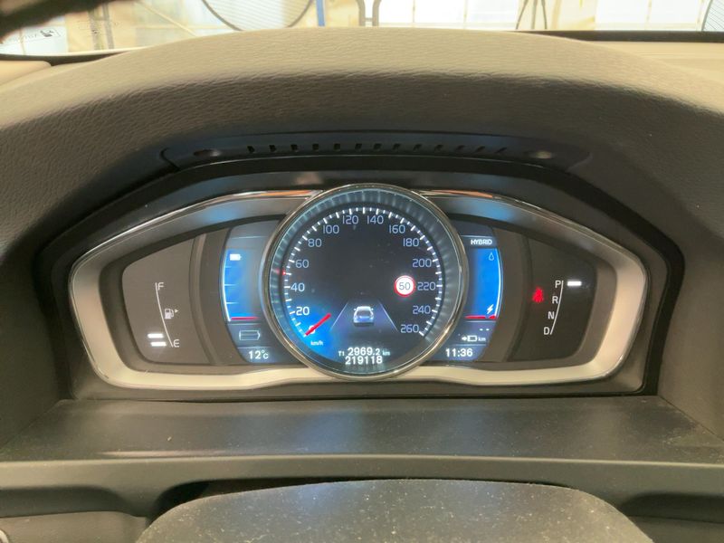 Volvo V60 2.4 D6 Plug-in Hybrid Summum AWD 2015 – снимка 19