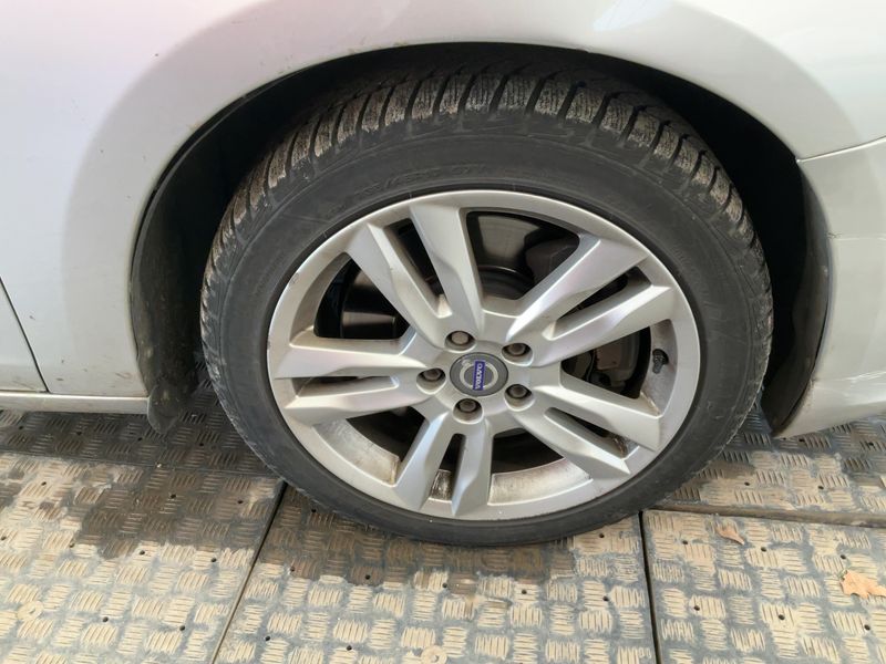 Volvo V60 2.4 D6 Plug-in Hybrid Summum AWD 2015 – снимка 11