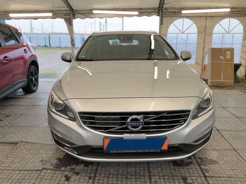 Volvo V60 2.4 D6 Plug-in Hybrid Summum AWD 2015 – снимка 14