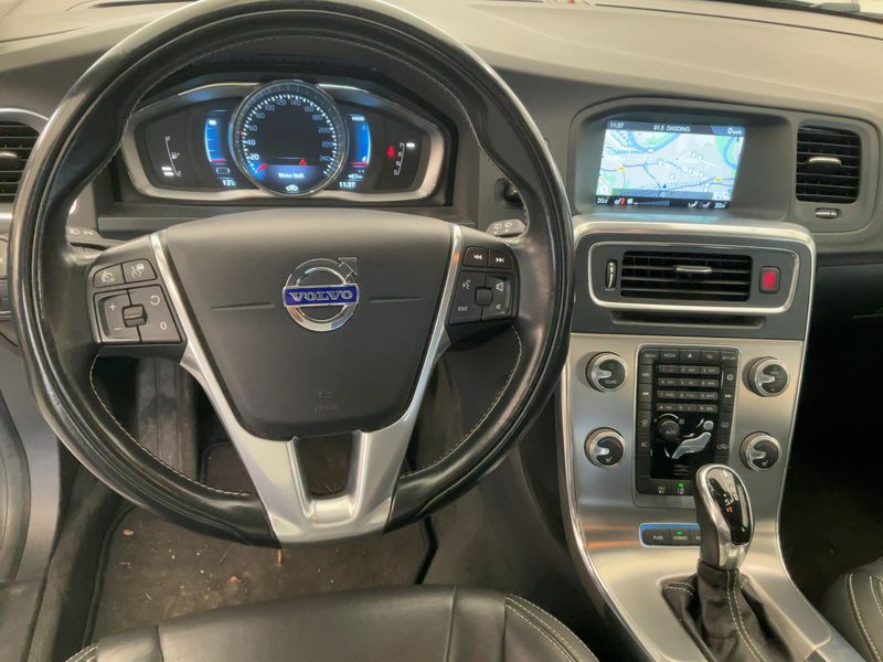 Volvo V60 2.4 D6 Plug-in Hybrid Summum AWD 2015 – снимка 18