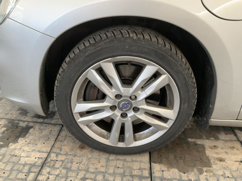 Volvo V60 2.4 D6 Plug-in Hybrid Summum AWD 2015 – снимка 3