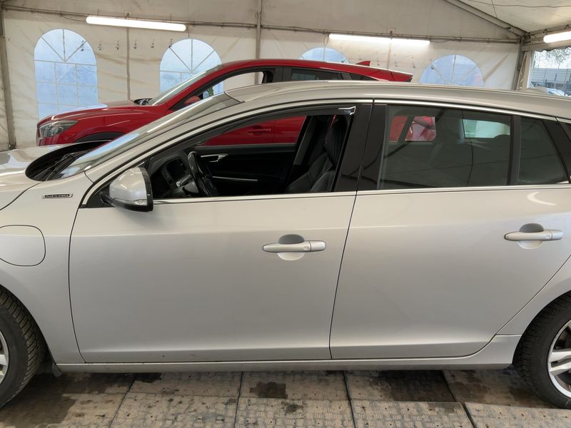 Volvo V60 2.4 D6 Plug-in Hybrid Summum AWD 2015 – снимка 4
