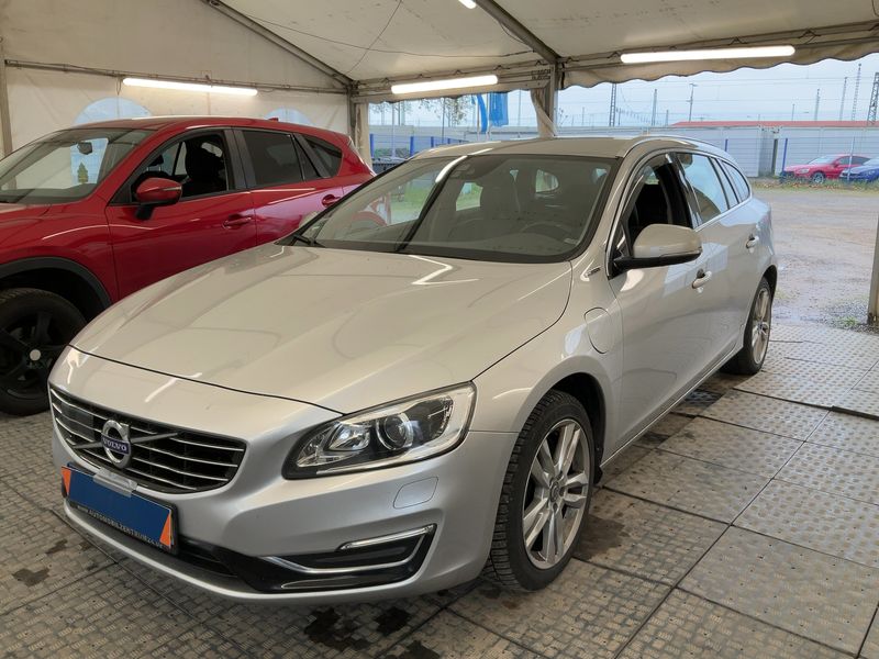 Volvo V60 2.4 D6 Plug-in Hybrid Summum AWD 2015 – снимка 1