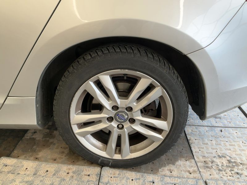 Volvo V60 2.4 D6 Plug-in Hybrid Summum AWD 2015 – снимка 5