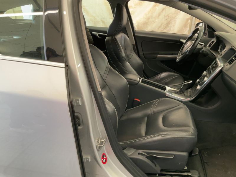 Volvo V60 2.4 D6 Plug-in Hybrid Summum AWD 2015 – снимка 17