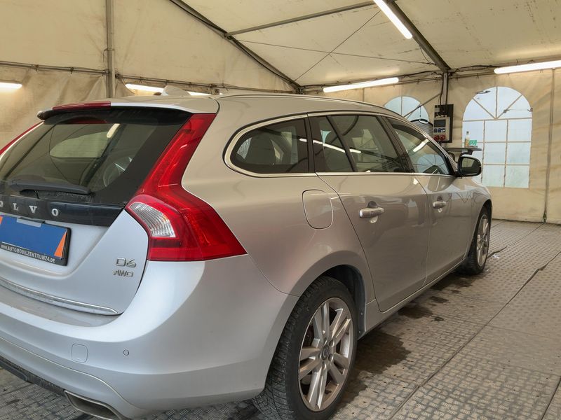 Volvo V60 2.4 D6 Plug-in Hybrid Summum AWD 2015 – снимка 8