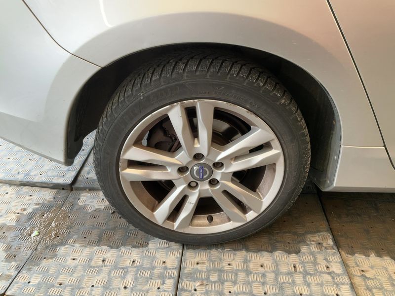 Volvo V60 2.4 D6 Plug-in Hybrid Summum AWD 2015 – снимка 9