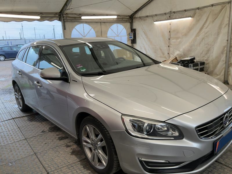 Volvo V60 2.4 D6 Plug-in Hybrid Summum AWD 2015 – снимка 12