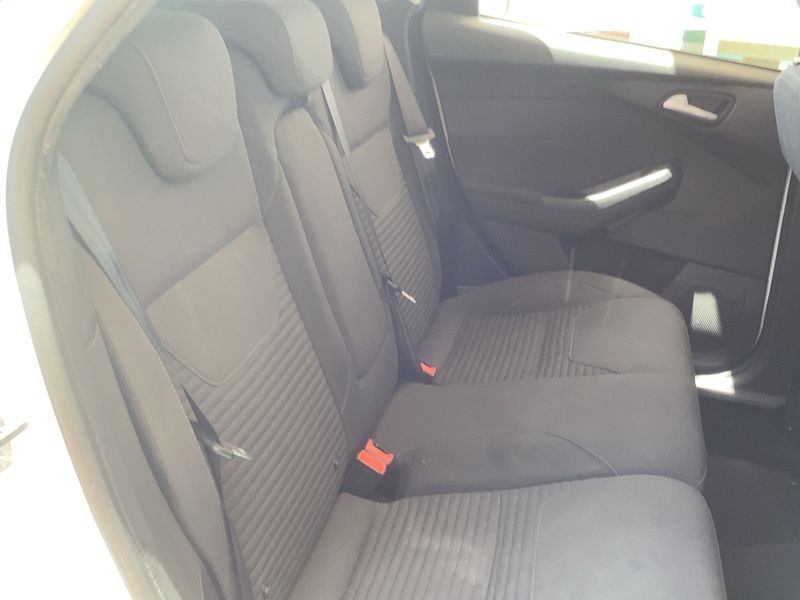Ford Focus 1.0 EcoBoost Titanium 2015 – снимка 19