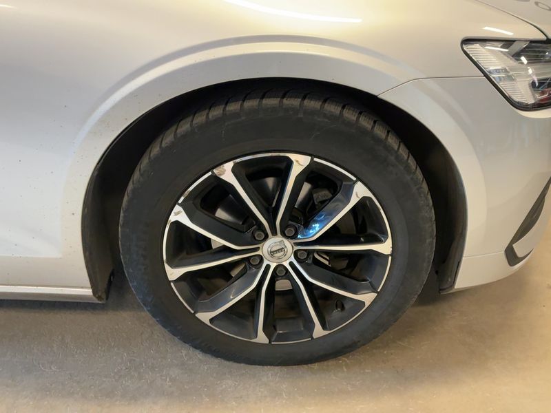 Volvo V60 2.0 D4 Momentum Pro 2020 – снимка 11