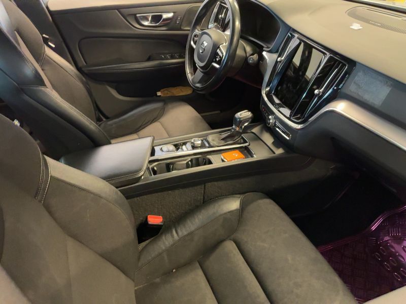 Volvo V60 2.0 D4 Momentum Pro 2020 – снимка 16