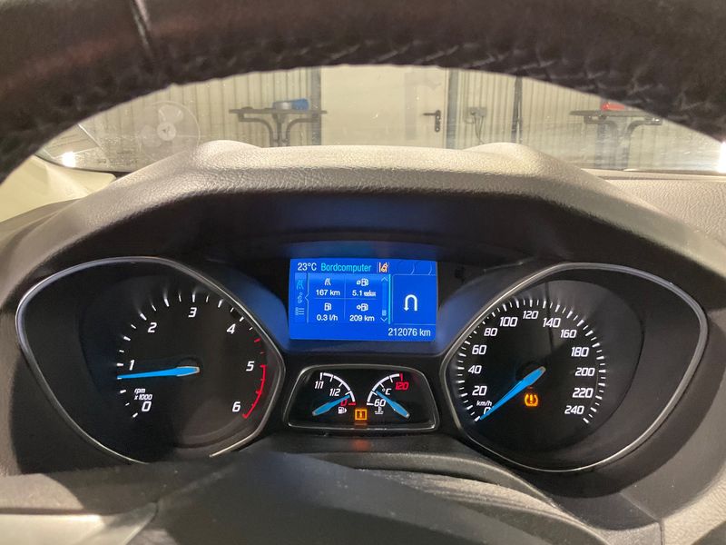 Ford Focus 1.6 TDCi Titanium 2014 – снимка 18