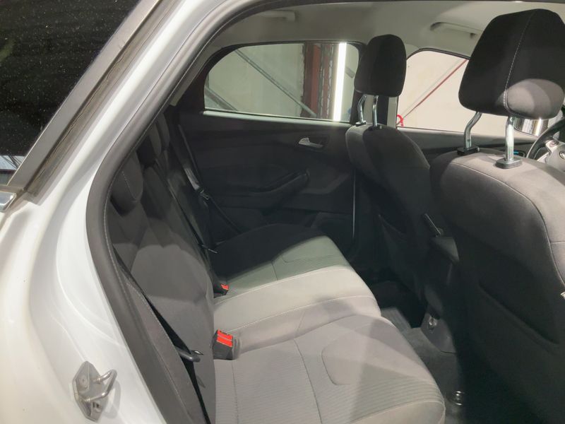 Ford Focus 1.6 TDCi Titanium 2014 – снимка 19