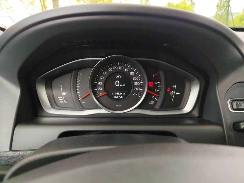 Volvo XC60 2.0 D4 Kinetic 2WD 2014 – снимка 12