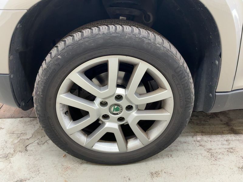 Skoda Yeti 1.8 TSI Ambition Plus Edition 4x4 2010 – снимка 3