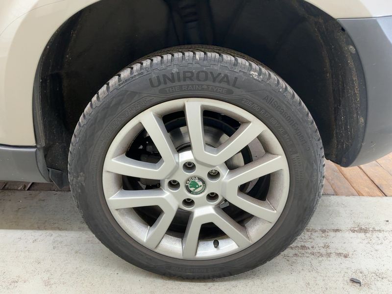 Skoda Yeti 1.8 TSI Ambition Plus Edition 4x4 2010 – снимка 5