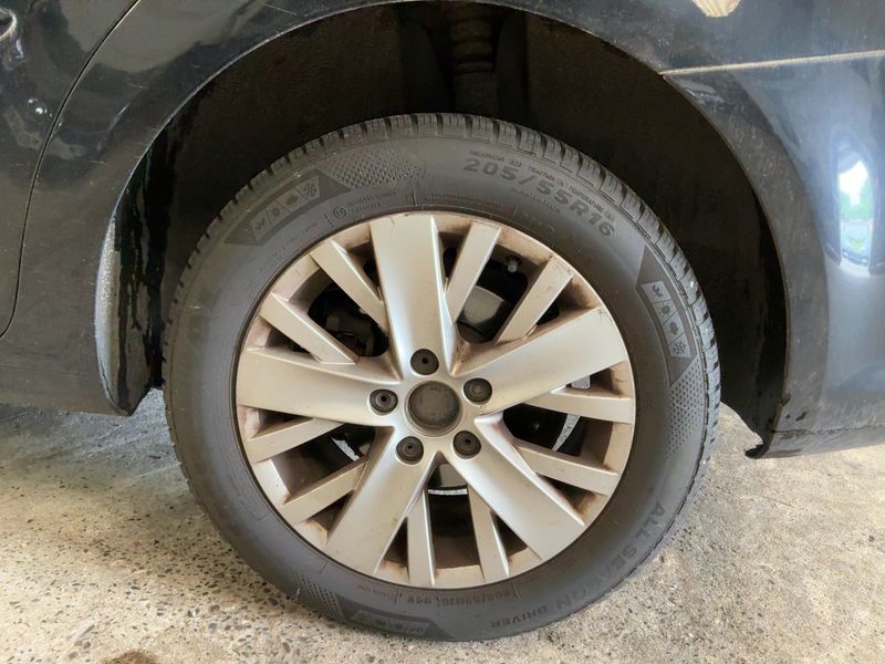Volkswagen Touran 2.0 TDI Life BlueMotion Tech 2013 – снимка 5