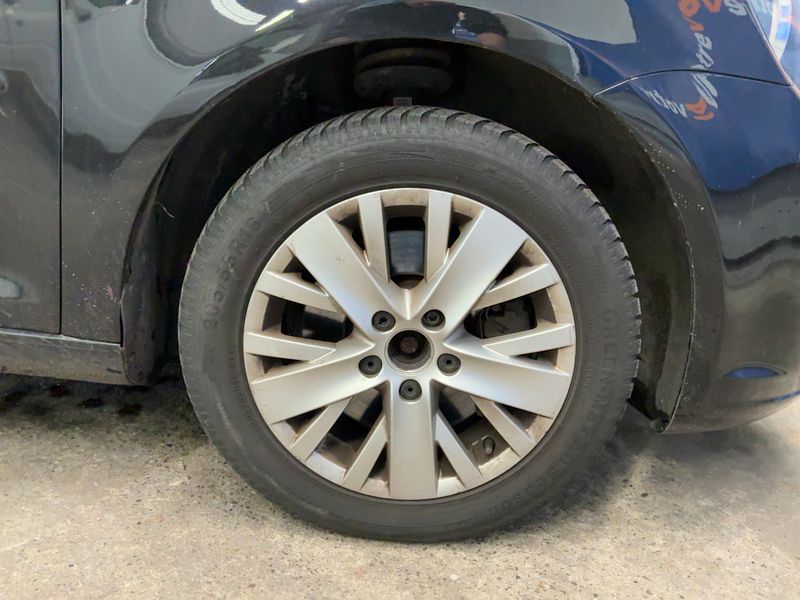 Volkswagen Touran 2.0 TDI Life BlueMotion Tech 2013 – снимка 11