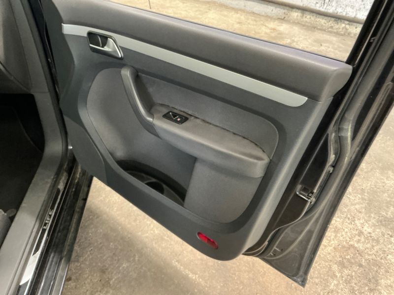 Volkswagen Touran 2.0 TDI Life BlueMotion Tech 2013 – снимка 28