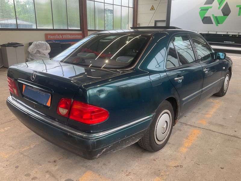Mercedes-Benz E-Klasse E 200 Elegance 1997 – снимка 2