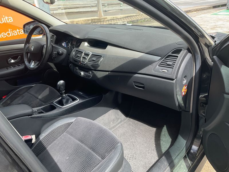 Renault Laguna 2.0 dCi Privilege 2009 – снимка 3