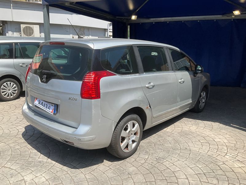 Peugeot 5008 1.6 HDi Premium 2011 – снимка 2