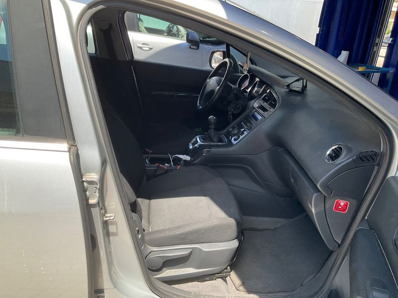 Peugeot 5008 1.6 HDi Premium 2011 – снимка 3