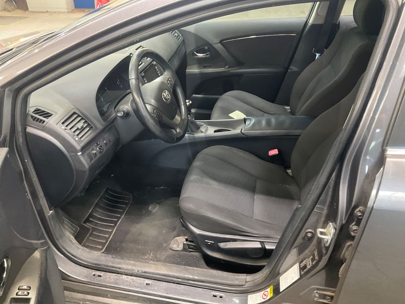 Toyota Avensis 2.0 D-4D Sol 2010 – снимка 3