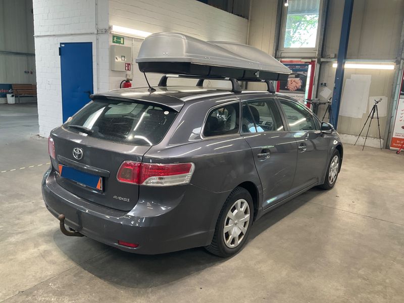 Toyota Avensis 2.0 D-4D Sol 2010 – снимка 2