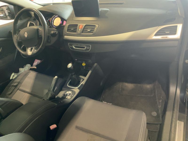 Renault Megane 1.4 TCe Dynamique 2010 – снимка 17