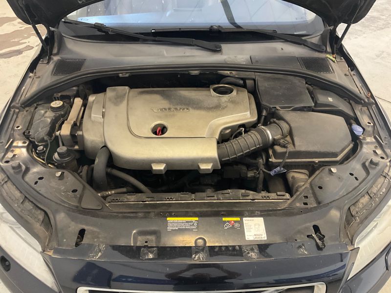 Volvo XC70 2.4 D5 Summum AWD 2008 – снимка на щета
