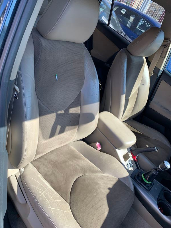 Toyota RAV 4 2.2 D-4D Executive 2011 – снимка 26