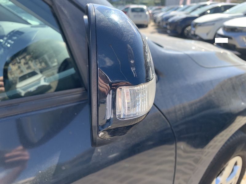 Toyota RAV 4 2.2 D-4D Executive 2011 – снимка 15